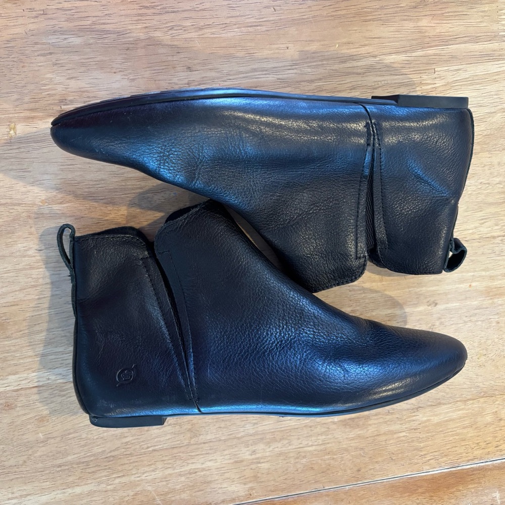 Born Black Leather Ankle Boots size 10